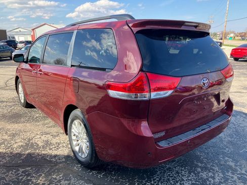 Used 2012 Toyota Sienna XLE FWD image 5