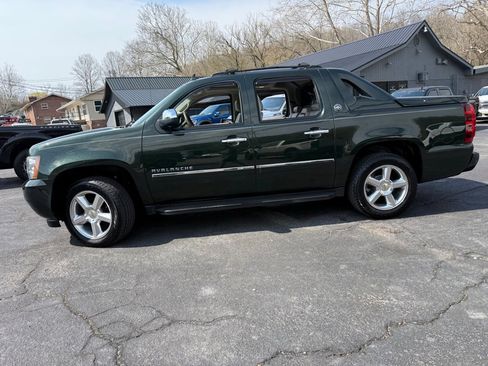 Used 2013 Chevrolet Avalanche LTZ image 33