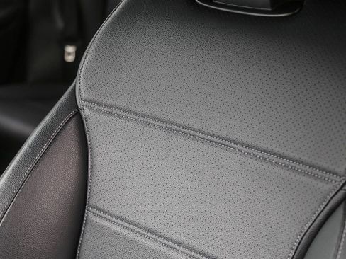 Used 2024 Mercedes-Benz GLC 300 image 23