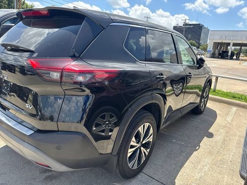 Used 2021 Nissan Rogue SV FWD image 4