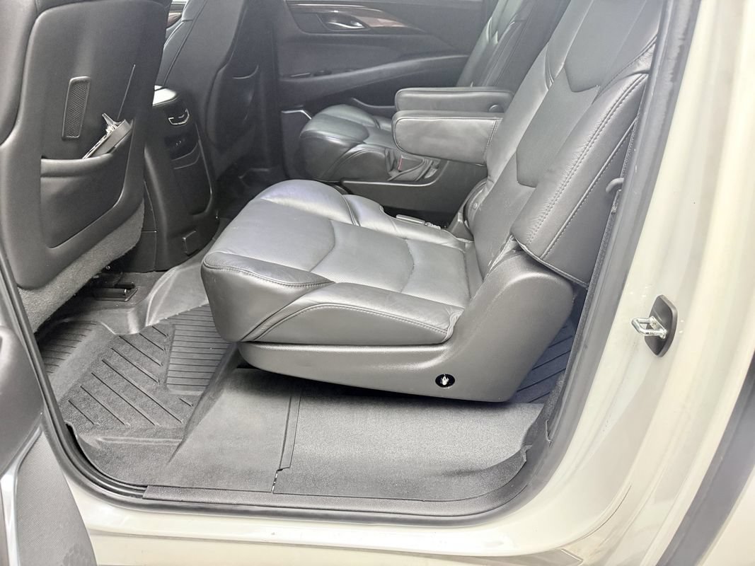 Used 2018 Cadillac Escalade ESV Luxury AWD/4WD image 13