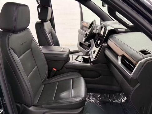 Used 2025 GMC Yukon Denali AWD/4WD image 12