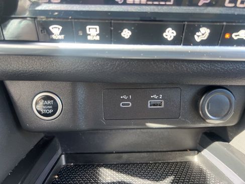 Used 2023 Nissan Rogue SV image 40