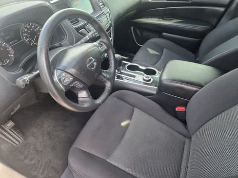 Used 2020 Nissan Pathfinder SV AWD/4WD image 2