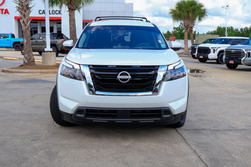 Used 2025 Nissan Pathfinder SV FWD image 27