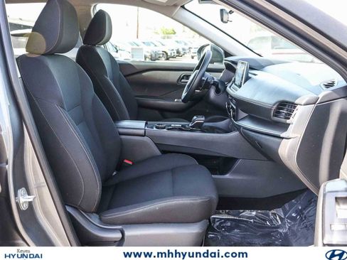 Used 2024 Nissan Rogue S AWD/4WD image 13
