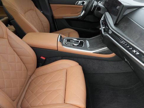 Certified 2025 BMW X7 xDrive40i image 13