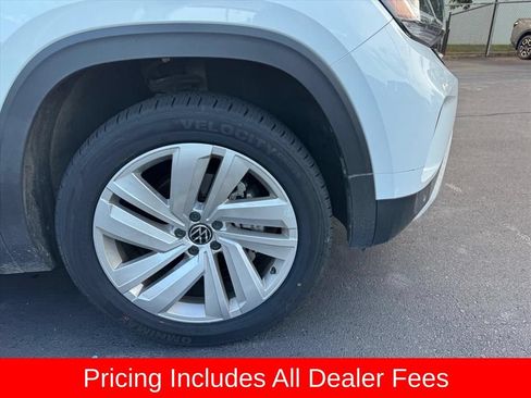 Used 2023 Volkswagen Atlas Cross Sport SE w/ Panoramic Sunroof Package FWD image 2