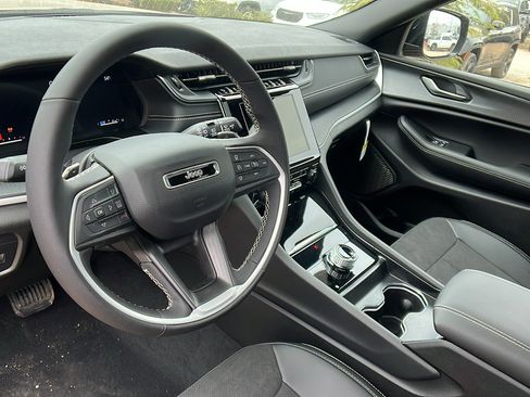 New 2025 Jeep Grand Cherokee L Altitude image 20