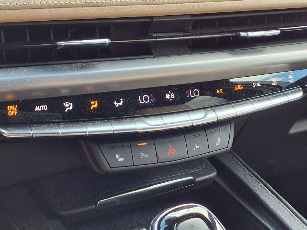Used 2024 Cadillac XT4 Luxury w/ Cold Weather Package FWD image 26