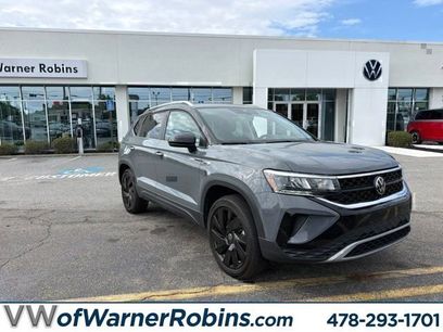 Used 2024 Volkswagen Taos SE w/ Panoramic Sunroof Package