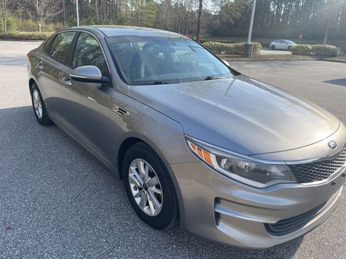 Used 2018 Kia Optima LX image 4