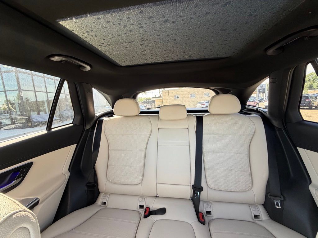 Used 2023 Mercedes-Benz GLC 300 4MATIC image 11