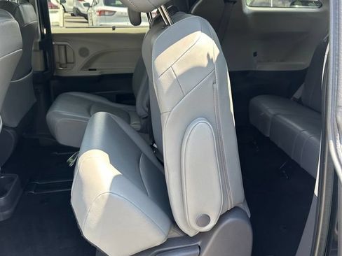 Used 2021 Toyota Sienna XLE w/ XLE Plus Package FWD image 25