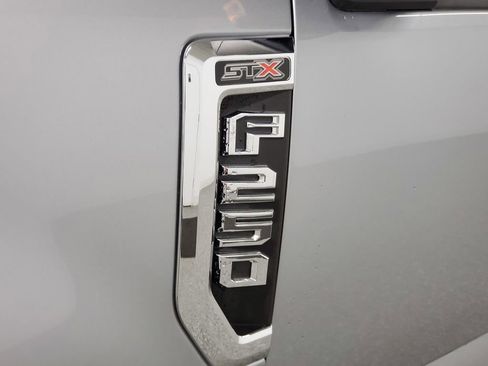 Used 2022 Ford F250 XL w/ STX Appearance Package image 28