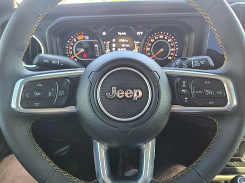 Used 2024 Jeep Wrangler Unlimited Sahara w/ Technology Group AWD/4WD image 11