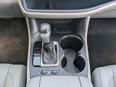 Used 2016 Toyota Highlander Limited w/ Driver Technology Package FWD image 18