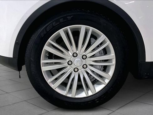 Used 2018 Land Rover Discovery HSE Luxury image 11