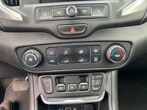 Used 2021 GMC Terrain SLE FWD image 21