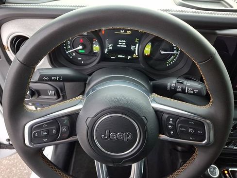 Used 2024 Jeep Wrangler Unlimited Sahara image 21