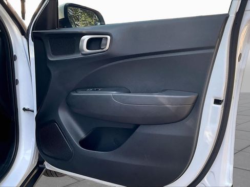 Used 2021 Hyundai Venue SE FWD image 23