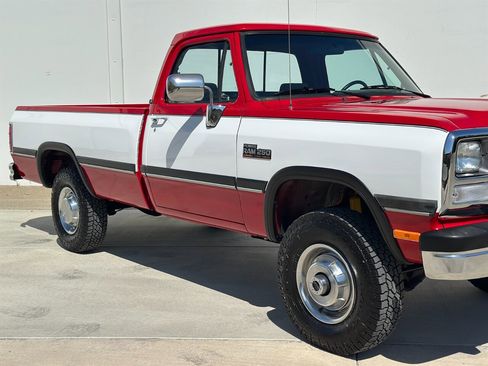 Used 1991 Dodge D/W Truck 250 image 25