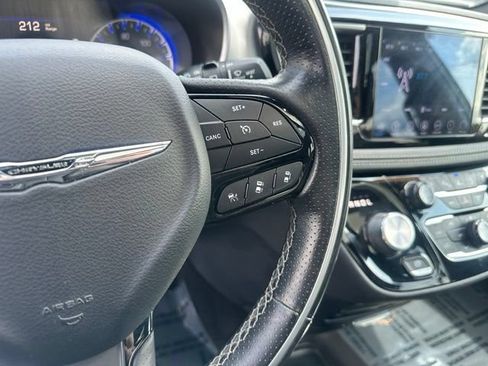 Used 2018 Chrysler Pacifica Limited w/ Advanced Safetytec Group FWD image 28