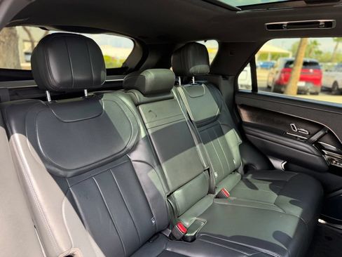 Used 2025 Land Rover Range Rover Sport SE AWD/4WD image 7