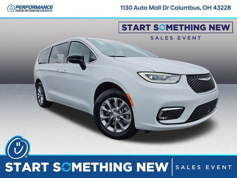 New 2026 Chrysler Pacifica Select image 1