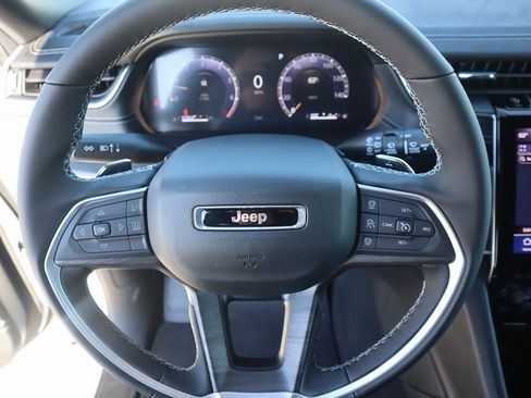 New 2025 Jeep Grand Cherokee Limited image 3