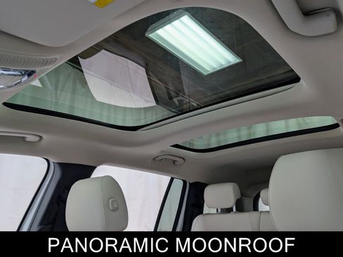 Used 2023 Mercedes-Benz EQB 300 4MATIC w/ Exclusive Package image 17