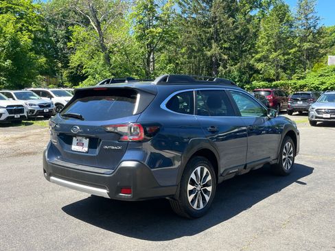 Used 2023 Subaru Outback Premium AWD/4WD image 6
