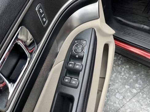 Used 2019 Ford Explorer XLT w/ Equipment Group 202A AWD/4WD image 10