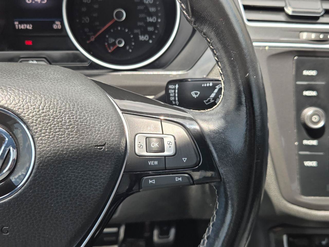 Used 2020 Volkswagen Tiguan SE R-Line FWD image 30