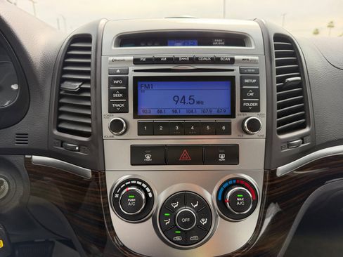 Used 2011 Hyundai Santa Fe SE image 28