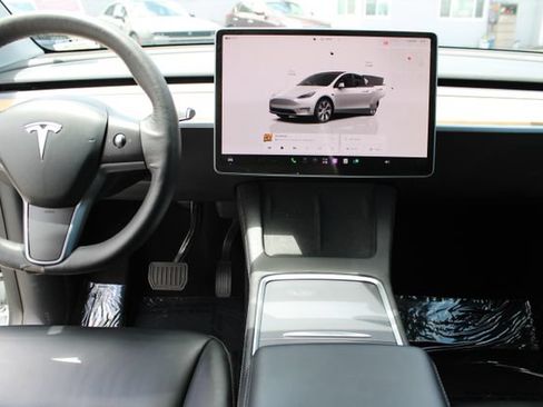 Used 2023 Tesla Model Y Long Range AWD/4WD image 11
