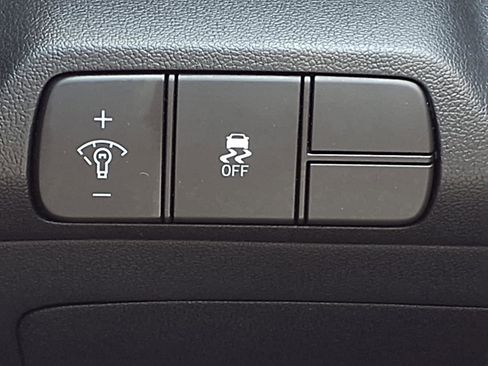 Certified 2025 Hyundai Elantra Sport image 19