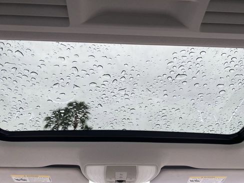 Used 2014 Mercedes-Benz E 350 Luxury image 19