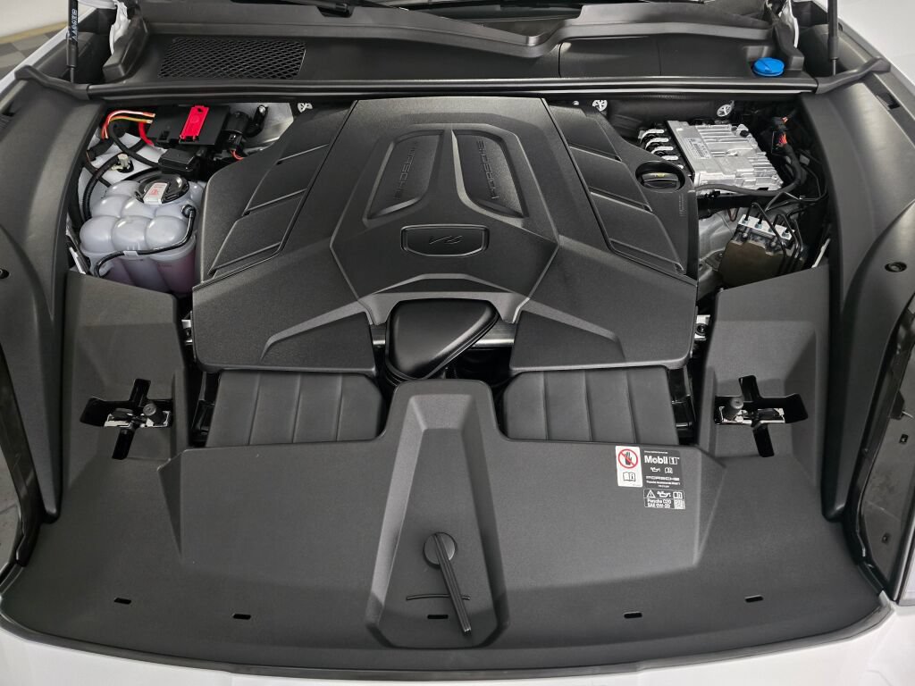 Certified 2026 Porsche Cayenne AWD/4WD image 11