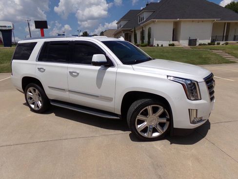 Used 2016 Cadillac Escalade Luxury AWD/4WD image 12