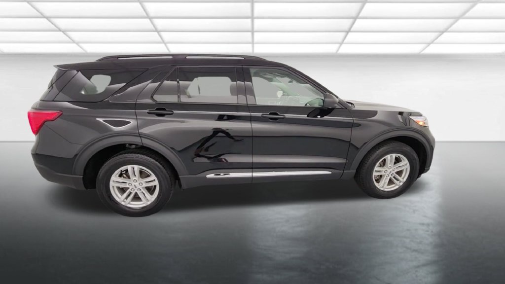Used 2024 Ford Explorer XLT w/ Equipment Group 202A AWD/4WD image 9