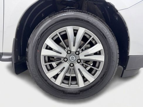 Used 2018 Nissan Pathfinder SV image 52