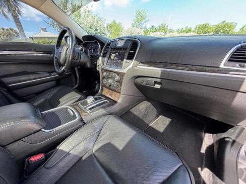 Used 2019 Chrysler 300 Limited image 18