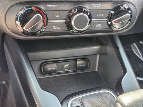 Used 2022 Kia Soul LX FWD image 19