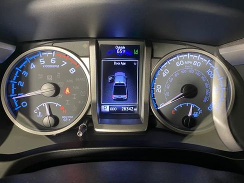 Used 2022 Toyota Tacoma SR5 AWD/4WD image 16