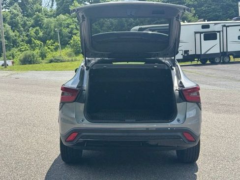 Used 2025 Chevrolet Trax RS w/ Sunroof Package FWD image 27