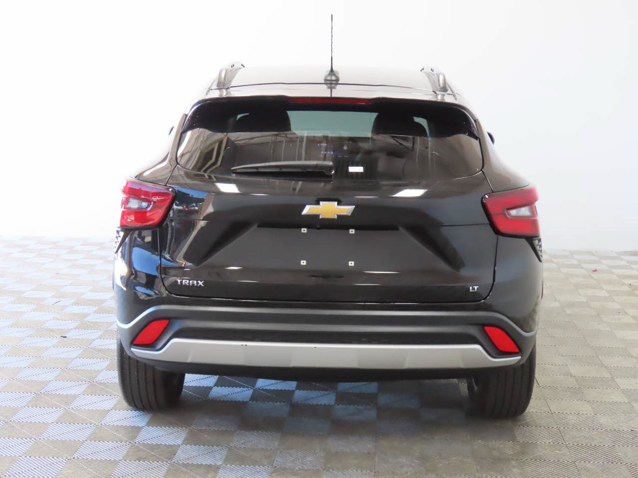 Used 2025 Chevrolet Trax LT FWD image 4