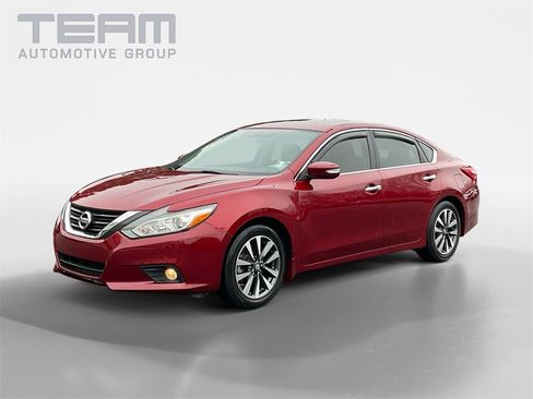 Used 2017 Nissan Altima 2.5 SV w/ Convenience Package image 3