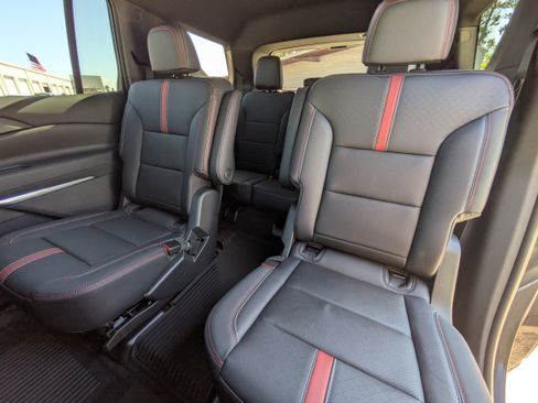 New 2026 Chevrolet Traverse RS w/ LPO, Floor Liner Package AWD/4WD image 10