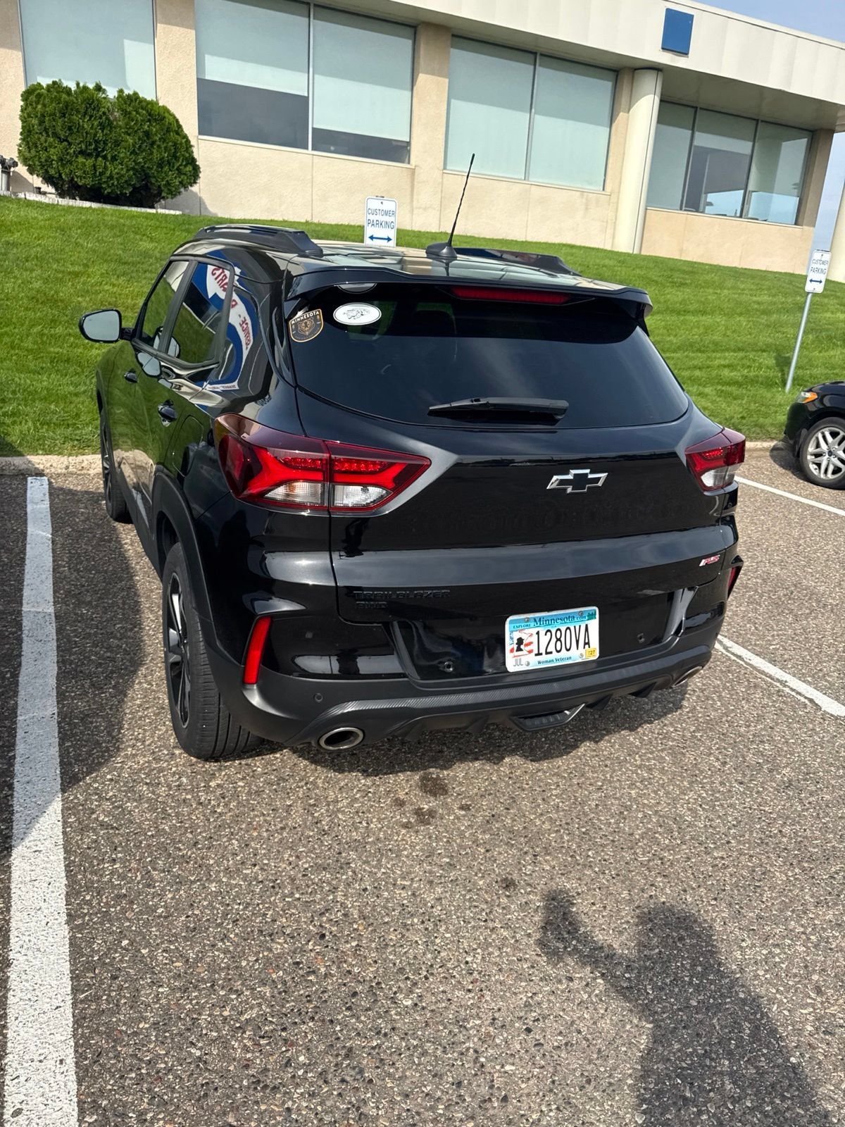 Used 2022 Chevrolet TrailBlazer RS w/ Sun and Liftgate Package AWD/4WD image 2